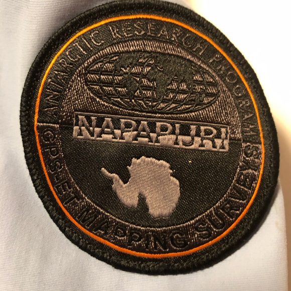 New Napapijri anorak - Picture 9 of 14